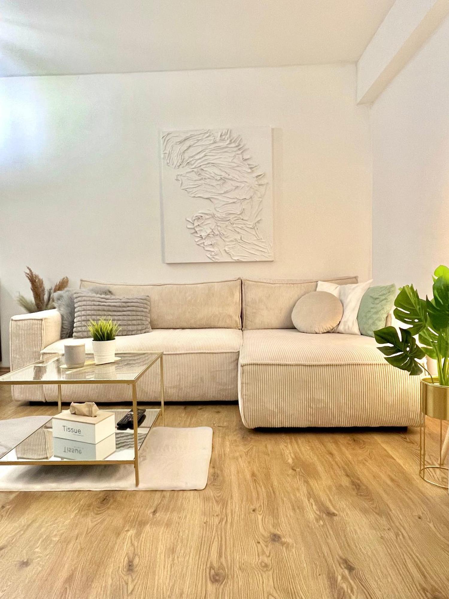 Urban Jungle Apartment Old Town Air Conditioned 브라티슬라바 외부 사진